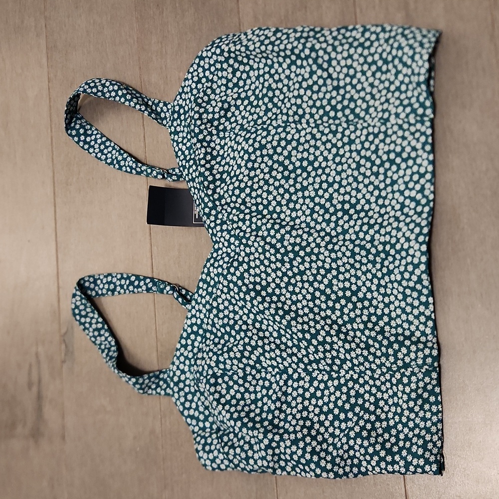 Abercrombie green and white crop top